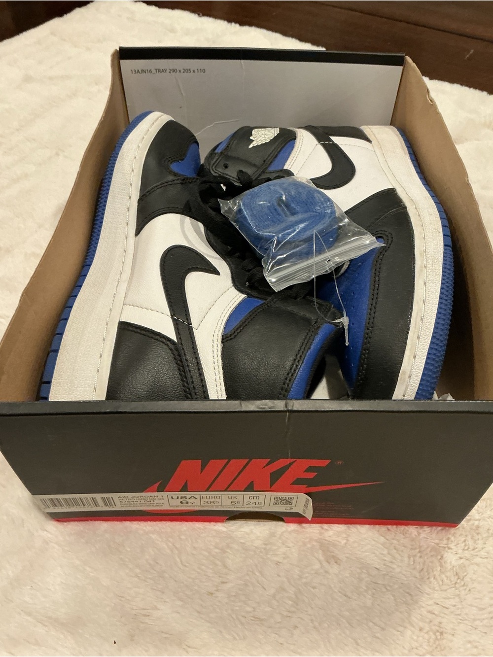 Nike Air Jordan 1 Retro High OG Royal Toe GS Size 5.5Y Black Blue White w/ Box - Picture 4 of 8